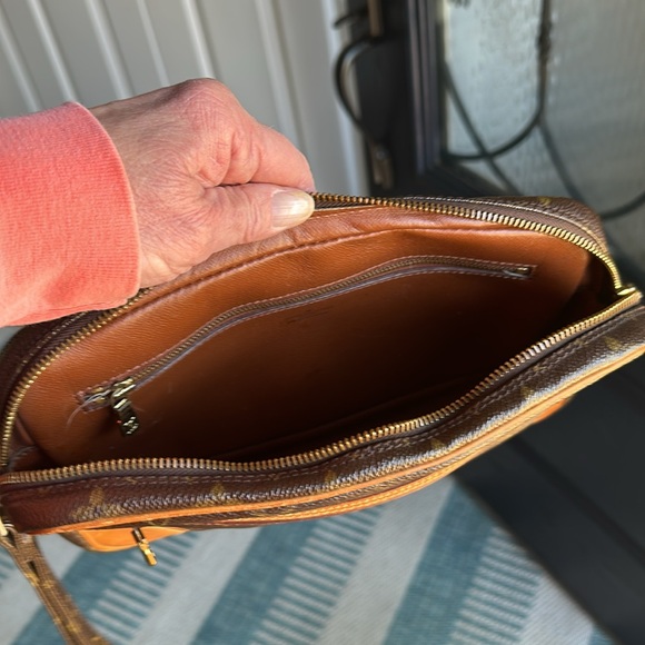 ❄️Blizzard Sale❄️Louis Vuitton Monogram Marly Draggonne Clutch❄️ - Picture 8 of 11